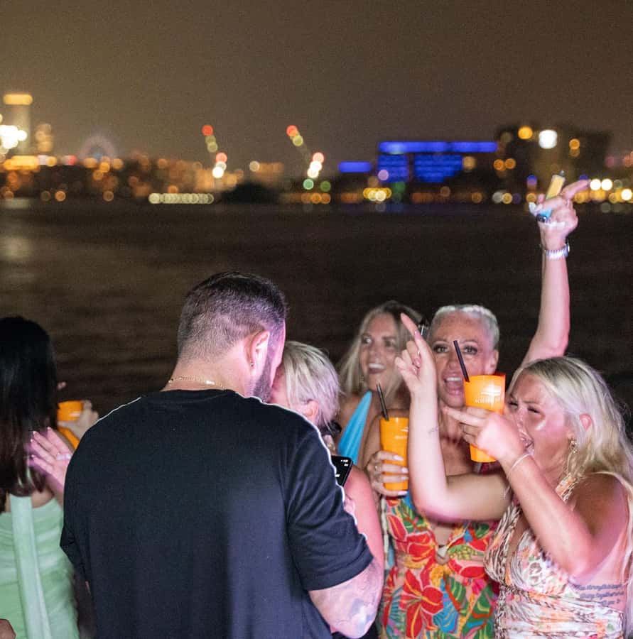 Dubai: Marina Yacht Party with BBQ, Unlimited Drinks and DJ - Is $89 good value?