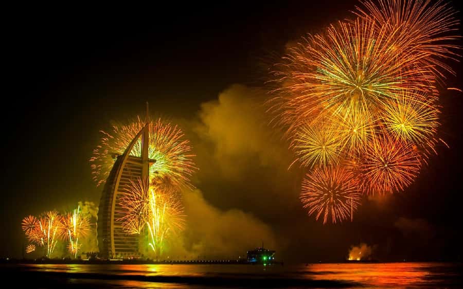 Dubai: New Year Eve Luxury Yacht Fireworks View & BBQ Cruise - Atlantis and Palm Jumeirah after dark