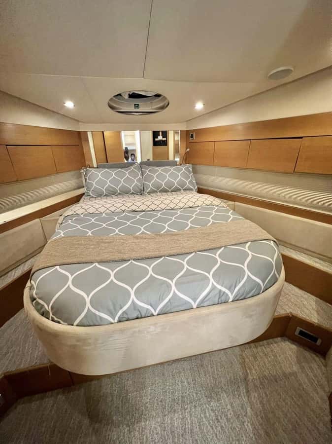 Dubai: Palm Jumeirah luxury private yacht Tour - Upper deck views or cool air below