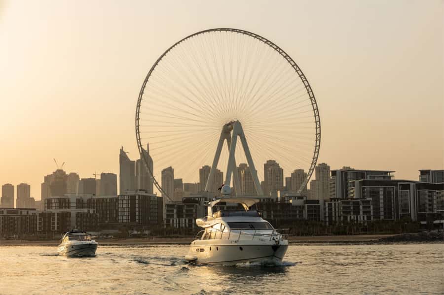 Dubai: Private Luxury Yacht Cruise for up to 20 People - The yacht setup and what is included