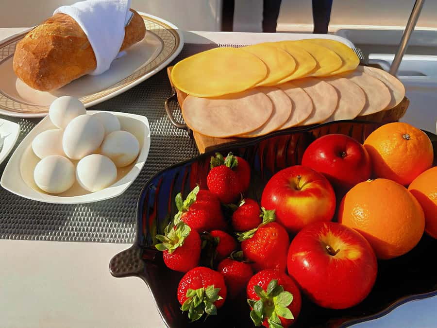 Dubai: Private Luxury Yacht Cruise + Optional Breakfast - Meeting at Dubai Harbour, not Dubai Marina