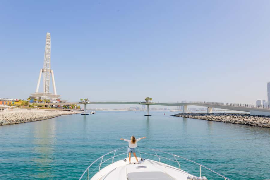 Dubai: Private VIP Luxury Yacht Tour with BBQ & Drinks - Why the private yacht format works well