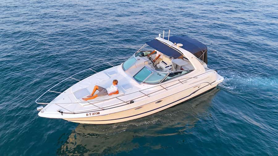 Dubai: Private Yacht Cruise for Unforgettable Memories - Sunset, city lights, and photo stops
