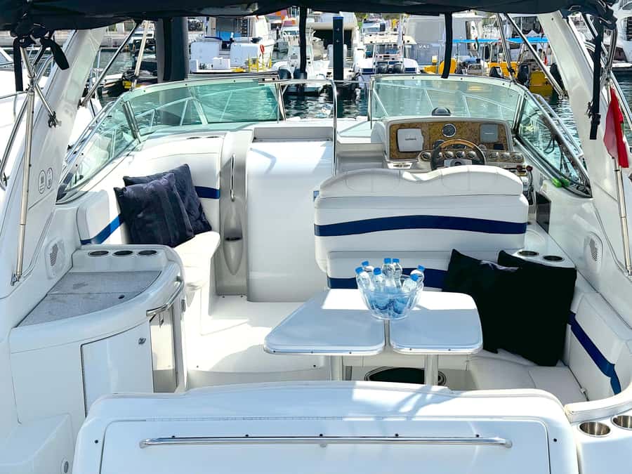 Dubai: Private Yacht Cruise for Unforgettable Memories - Price and value for a group of eight