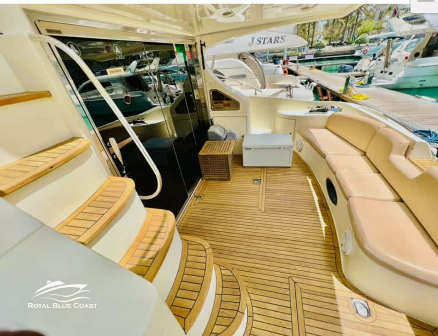 Dubai: Private Yacht Tour 50 feet - Dubai Marina and Jumeirah Beach Residence from the water