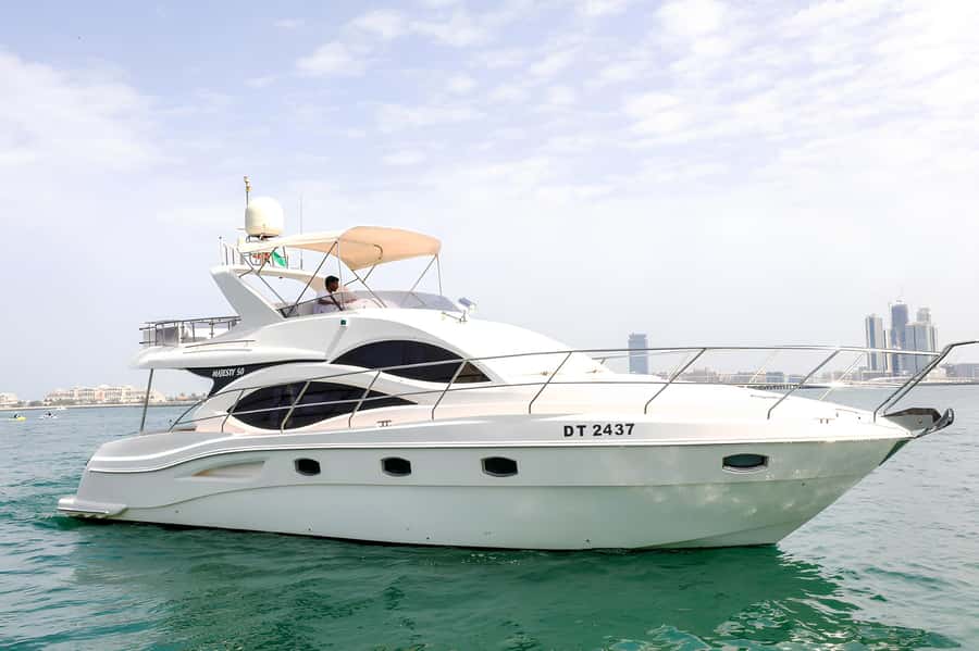 Dubai: Private Yacht Tour Experience with Soft Drinks - Key points to know before you book