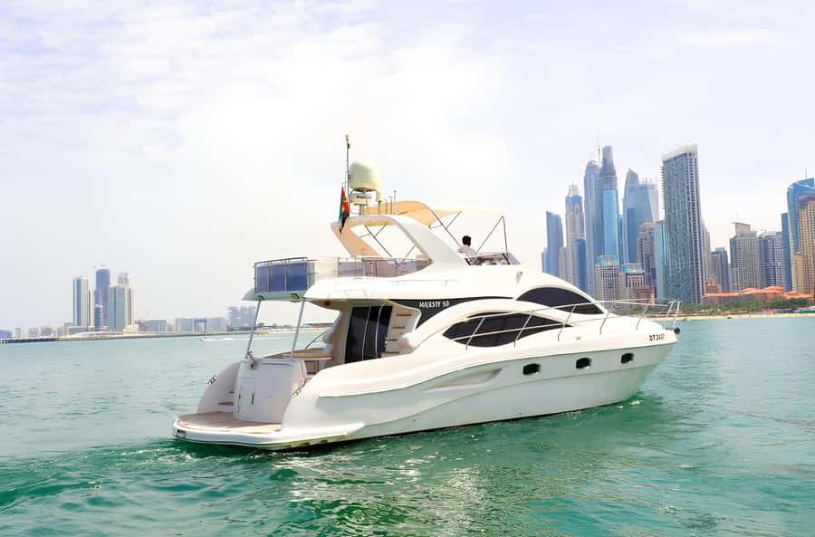 Dubai: Private Yacht Tour Experience with Soft Drinks - Boarding at Dubai Harbour