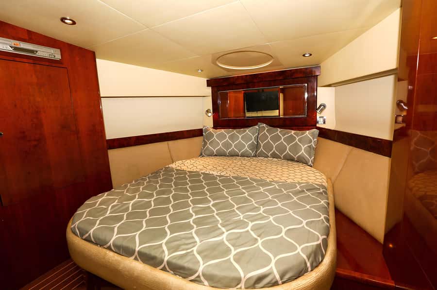 Dubai: Private Yacht Tour Experience with Soft Drinks - How the crew shapes the experience