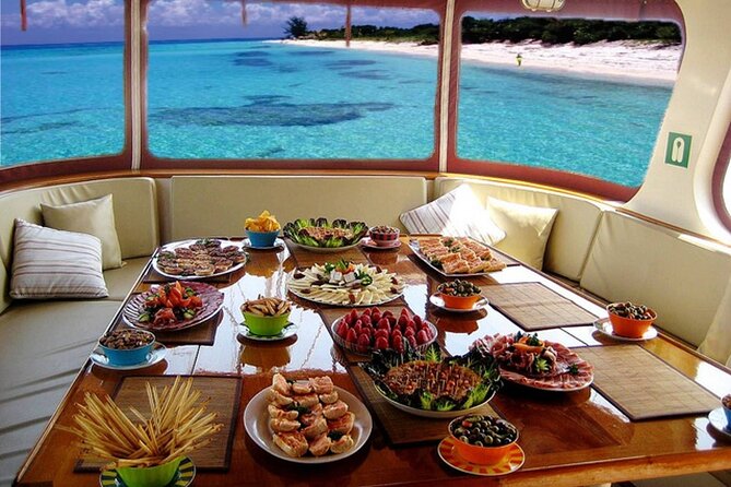 Dubai Sky Walker Sharing Yacht Tour with Live BBQ and Drinks - Enjoying the yacht rather than just the route