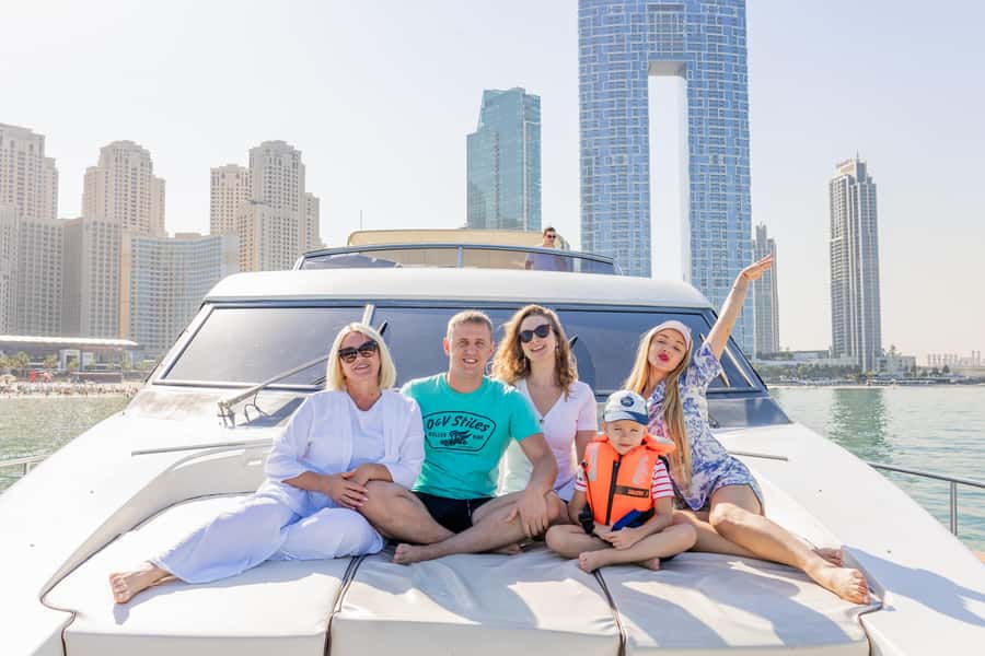 Dubai: The Luxury Yacht Tour with Live BBQ Option - What the BBQ and drinks are really like