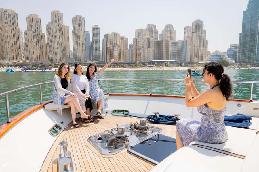 Dubai: The Luxury Yacht Tour with Live BBQ Option - Finding Dubai Harbour Yacht Club