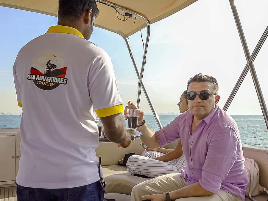 Dubai: The View At The Palm Ticket & 1.5 Afternoon Yacht - Cruising past Atlantis and Ain Dubai