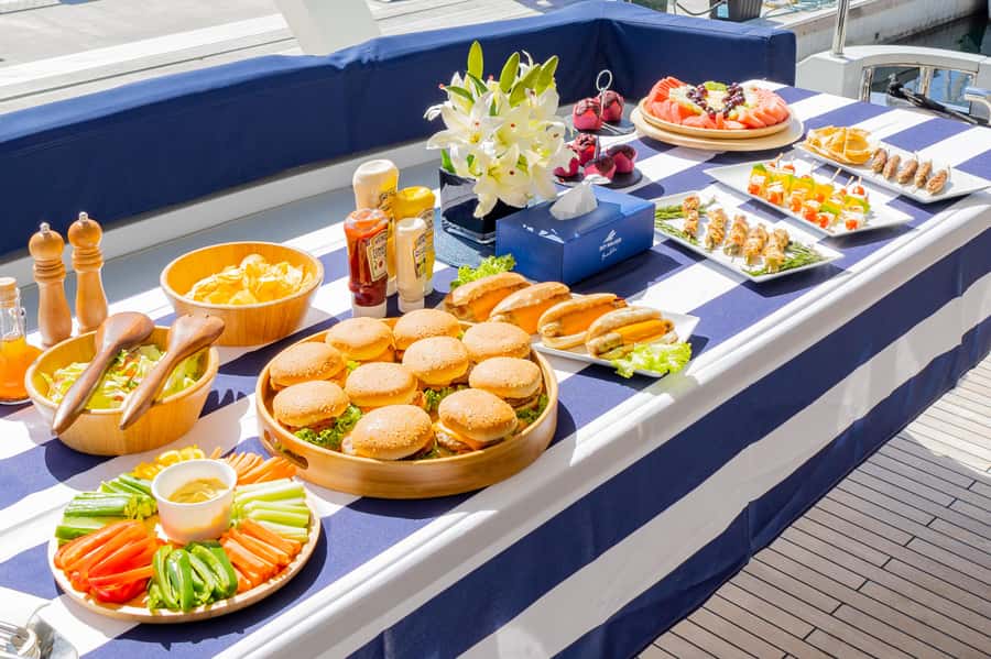 Dubai: Yacht Cruise with Swimming, Snorkeling and BBQ Lunch - Snorkeling is included, but keep expectations modest