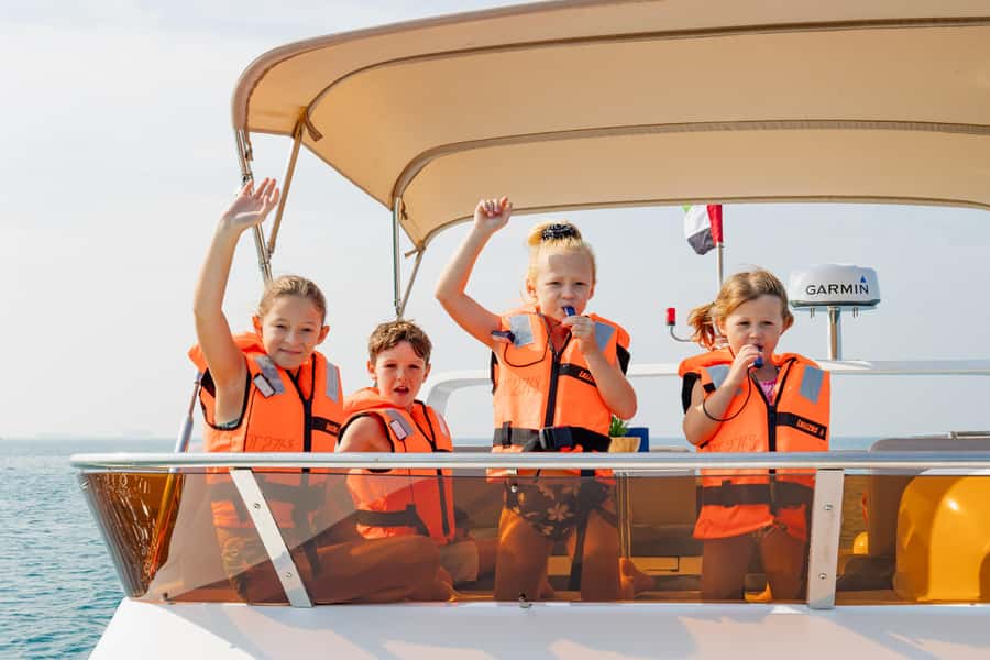 Dubai: Yacht Cruise with Swimming, Snorkeling and BBQ Lunch - Practical booking advice