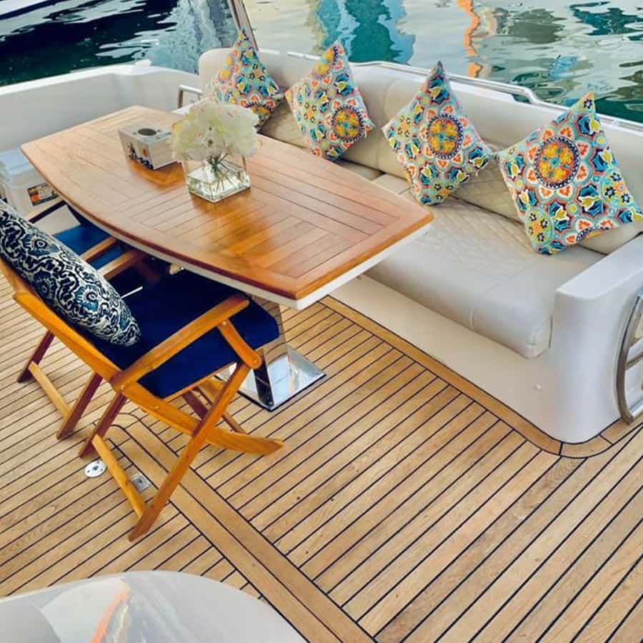 Dubai:Yacht Sightseeing with 30mins Jet-ski on Ain Dubai - What the yacht day is really like