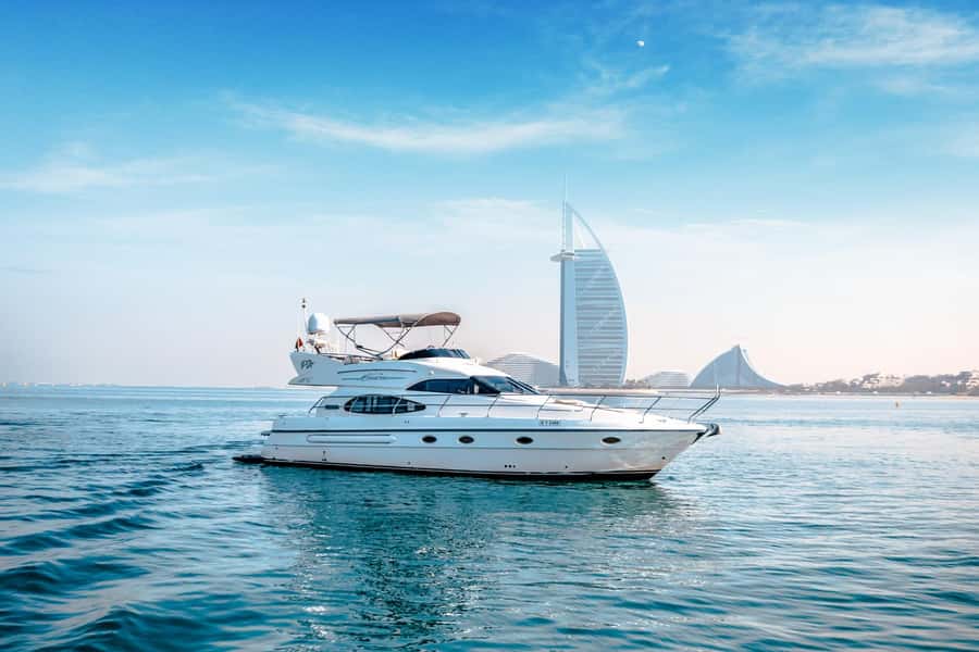 Dubai Yacht Tour - Boat Trip upto 12 guests Private event - Why this private yacht trip works so well for groups