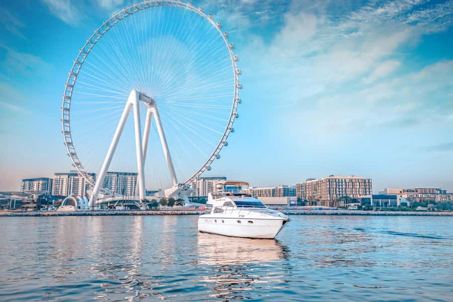 Dubai Yacht Tour - Boat Trip upto 12 guests Private event - What the crew adds to the experience