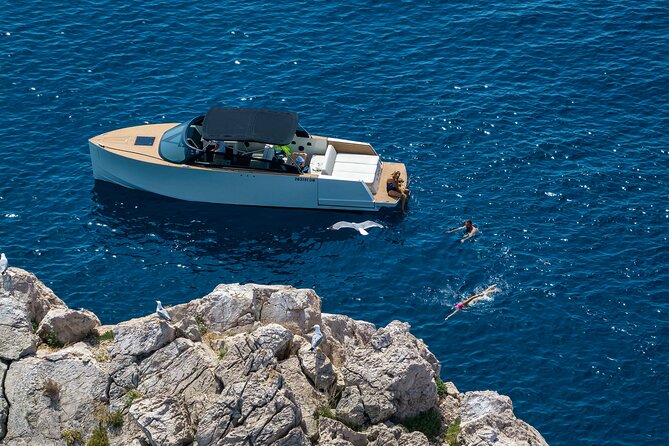 Dubrovnik to Elaphiti: Yacht Escape in Style - The guide can shape the day around your group