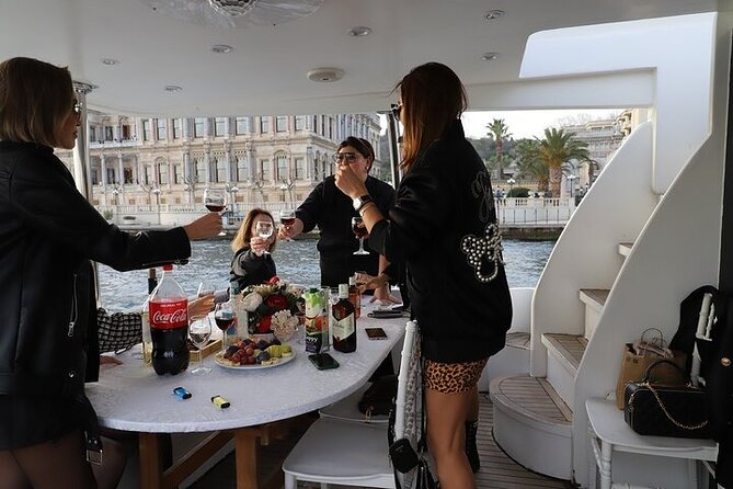 Exclusive Luxury Yacht Bosphorus Sightseeing Cruise in Istanbul - Why the Bosphorus works so well by private yacht