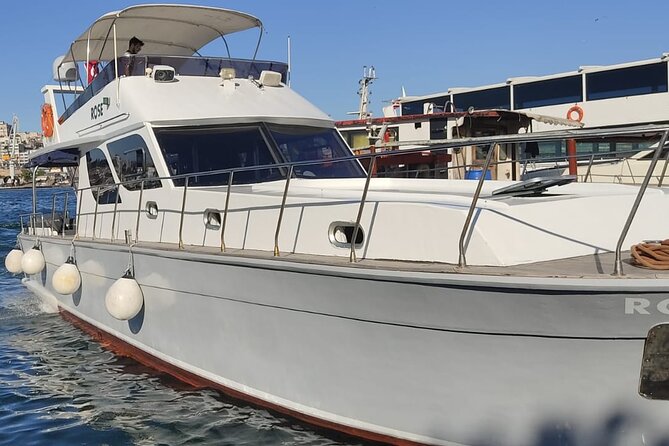 Exclusive Luxury Yacht Bosphorus Sightseeing Cruise in Istanbul - Rumeli Fortress at the narrowest point