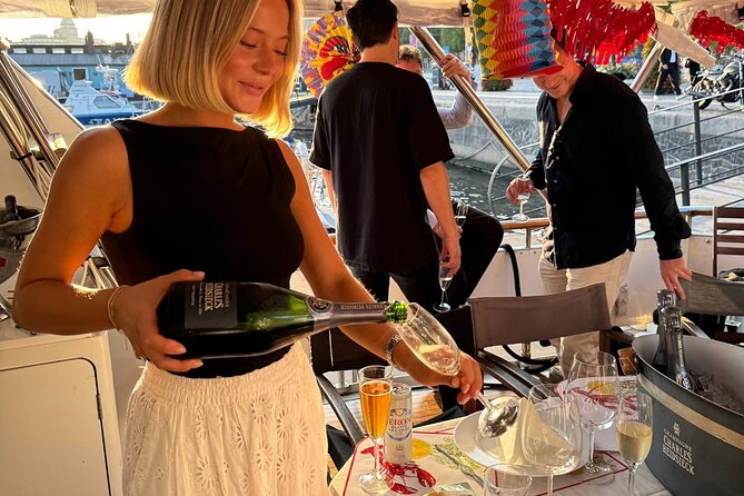 Exclusive Yacht Tour of Stockholm: sunset, dinner, lunch, cruise - The outward view toward Fjäderholmarna