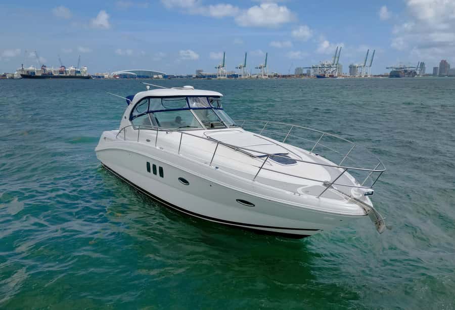 Fort Lauderdale: Private Yacht Cruise - Seeing Fort Lauderdale from the Atlantic inlet