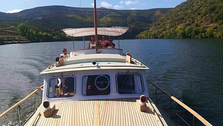 From Pinhão: Private Yacht Cruise along the Douro River - Why this boat ride shows the Douro so well