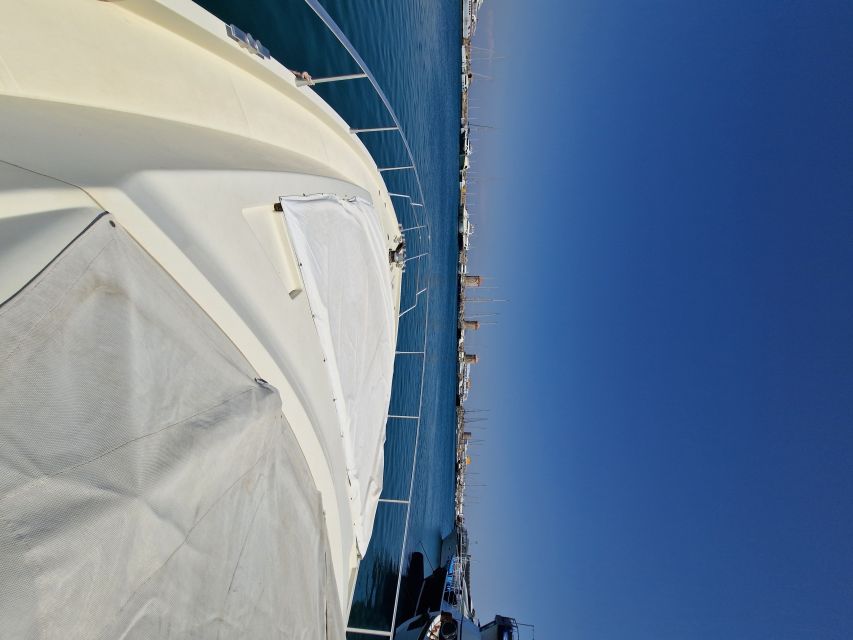 From Rhodes: Yacht Cruise to Lindos with Lunch and Drinks - What the small yacht changes