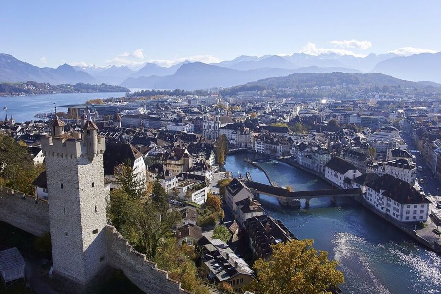 From Zurich: Day Trip to Lucerne with Optional Yacht Cruise - Musegg Wall and Chateau Gutsch viewpoints
