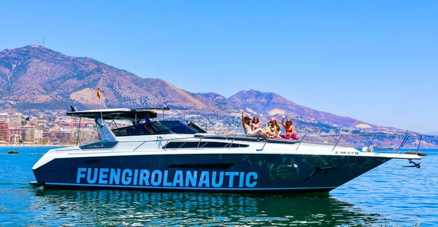 Fuengirola: Dolphin Watching by Yacht with Snacks and Drinks - Searching the Fuengirola coast for dolphins