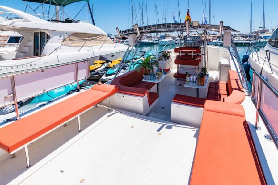 Fuengirola: Fantastic Dolphin Watching Yacht Tour with Drink - Commentary and the quality of the outing