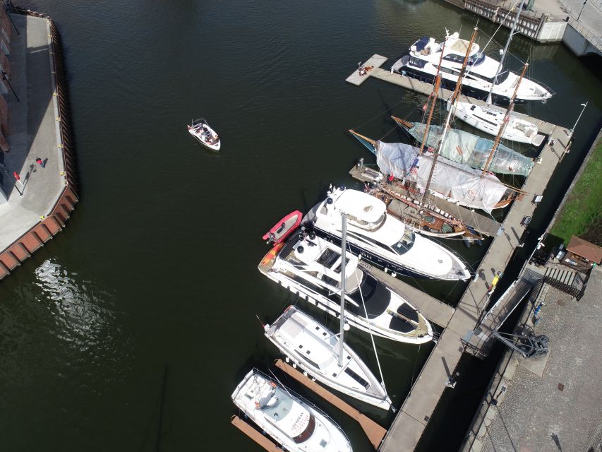 Gdańsk: Motlawa River Yacht Cruise - Recorded commentary and language choices