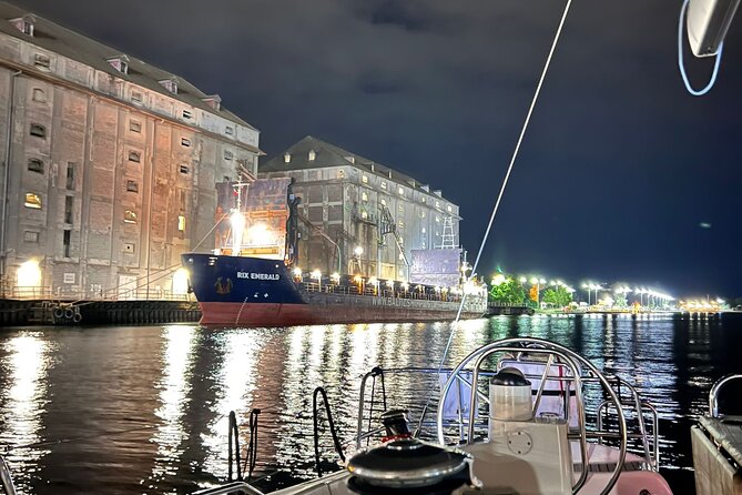 Gdansk: Scenic Evening Yacht Cruise with Welcome Drink - The shipyard and where Solidarity began