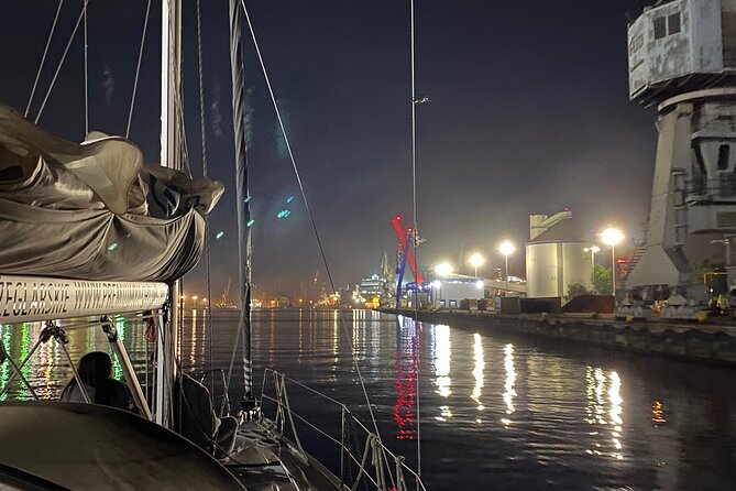 Gdansk: Scenic Evening Yacht Cruise with Welcome Drink - Reaching the Bay of Gdańsk depends on the weather