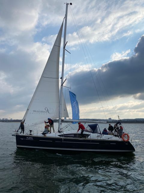Gdansk: Scenic Evening Yacht Cruise with Welcome Drink - Prosecco, mulled wine, and useful cold-weather comforts