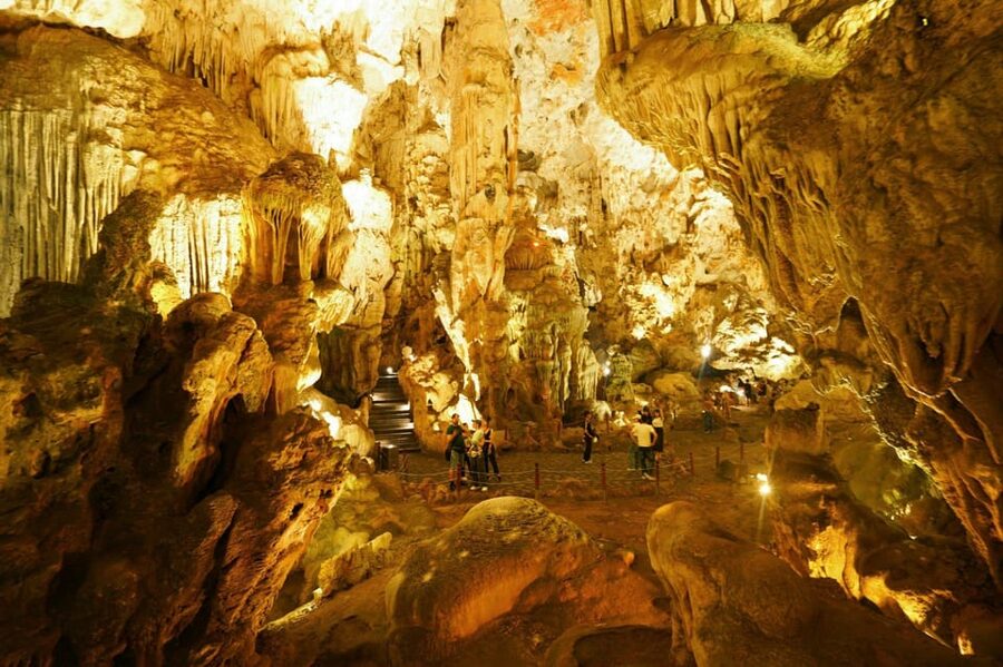 Ha Long–Lan Ha Luxury Yacht Day Cruise from Hanoi - Dark and Bright Cave by kayak or bamboo boat