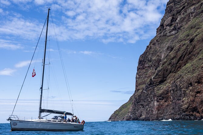 Half-Day Boat Trip Madeira Funchal- Private Yacht Snacks & Drinks - What the private format adds