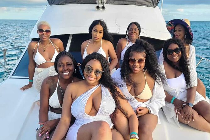 Half-Day Private Rose Island Party Yacht Getaway - Food, drinks, and swimming with pigs