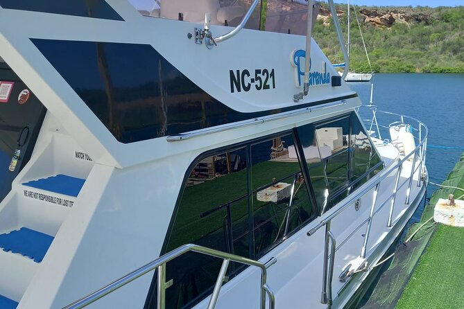 Half day private yacht cruise & snorkel - Cruising east to Fuikbaai