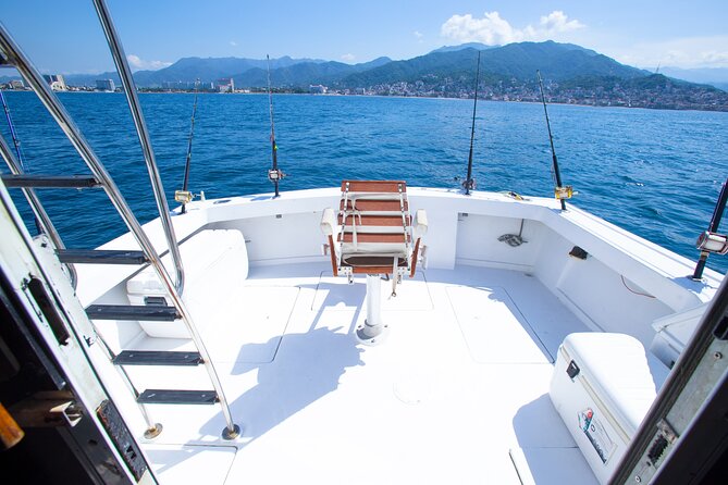 Hatteras 42-44' Classic Yachts in Puerto & Nuevo Vallarta - What $860 means for your group