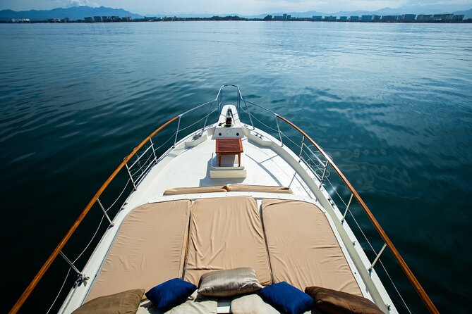 Hatteras 58-61' Luxury Yacht in Puerto Vallarta & Nuevo Nayarit - Swimming, snorkeling, kayaking, and paddleboarding