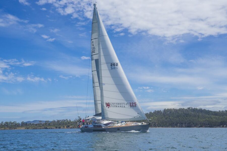 Hobart: Luxury Yacht Scenic Sailing Tour with Snacks - What $120 buys you