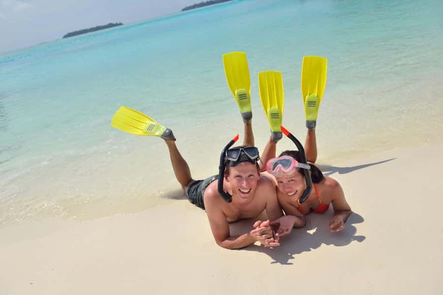 Hurghada: 3 Islands, Dolphins & Snorkel Yacht Trip w/ Lunch - Lunch, breakfast, and drinks keep the day comfortable
