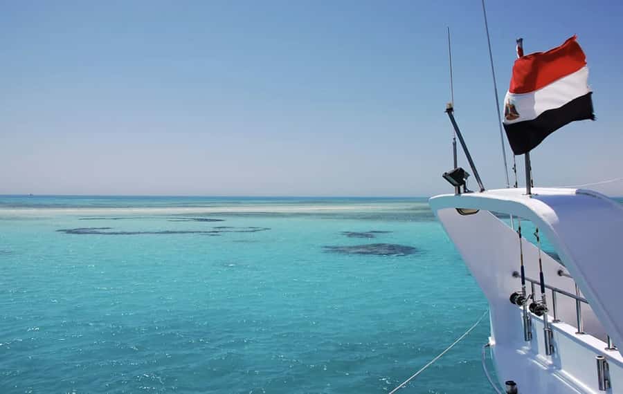 Hurghada: Elegance Yacht Cruise To Orange bay Island W lunch - What the crew and service add to the day