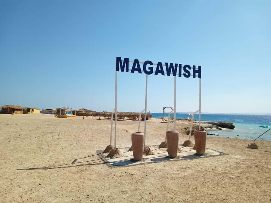 Hurghada: Elegance Yacht Cruise To Orange & Magawish island - Seafood lunch with plenty on the table