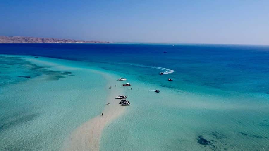Hurghada: Elegance Yacht Cruise To Orange & Magawish island - The crew and onboard service