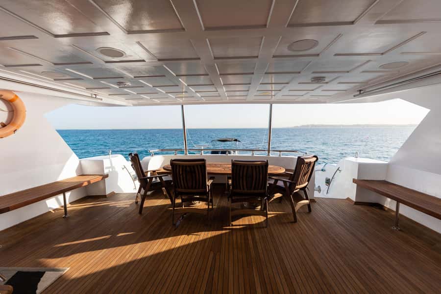 Hurghada: Luxury Private Yacht Trip with Lunch & Activities - Orange Bay, with 90 minutes for a first stop