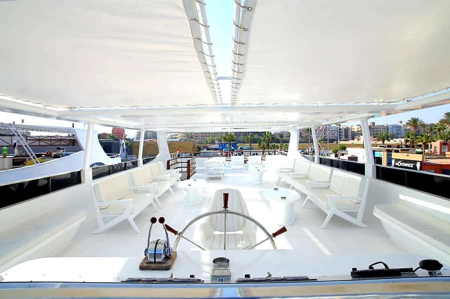 Hurghada: Luxury Private Yacht Trip with Lunch & Activities - Snorkeling near Small Giftun