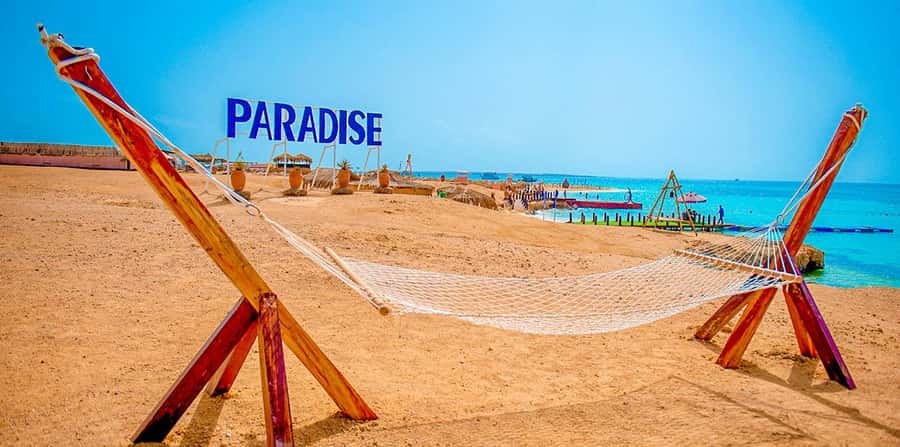 Hurghada: Paradise Island Yacht Cruise, Lunch & Snorkeling - Pickup, group size, and daily timing