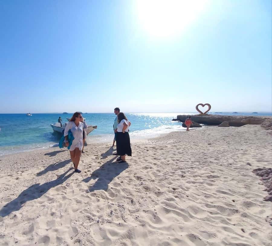 Hurghada: Yacht trip To Magawish island w Snorkeling & Lunch - Food, drinks, and what the price really covers
